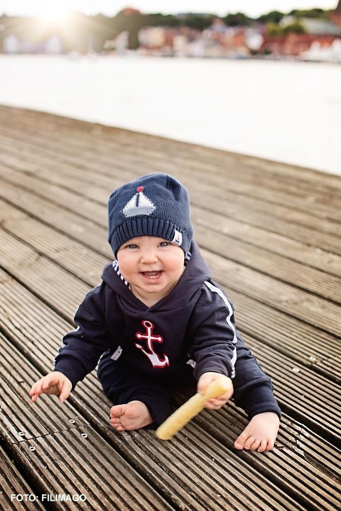 Maritimes 3-teiliges Kinder Outfit | Bio-Baumwoll Sweatshirt, Baggy Hose & Strickmütze